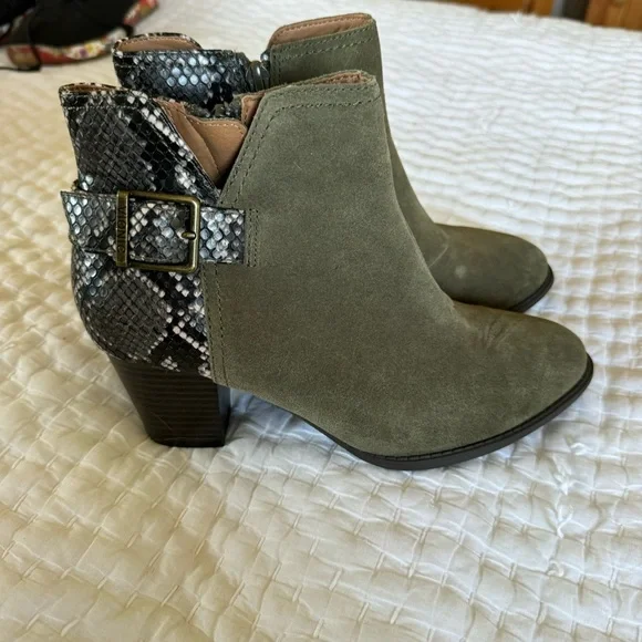 Vionic olive green Naomi snake suede ankle boots sz 7 - Picture 2 of 8